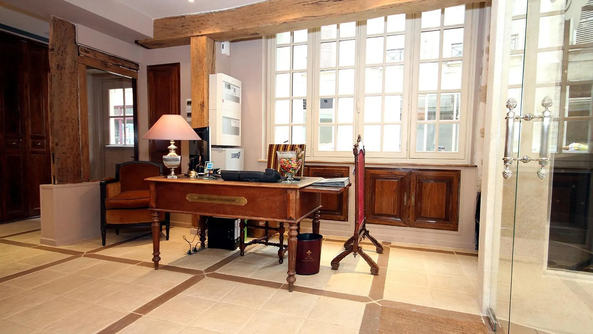 Hotel Saint-louis Marais Paris